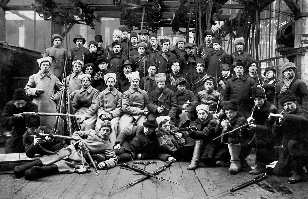 Отряд Красной гвардии перед отправкой на дутовский фронт, 13 марта 1918. Выставка «Ворота в Сибирь или Зауральский Чикаго» с этой фотографией.