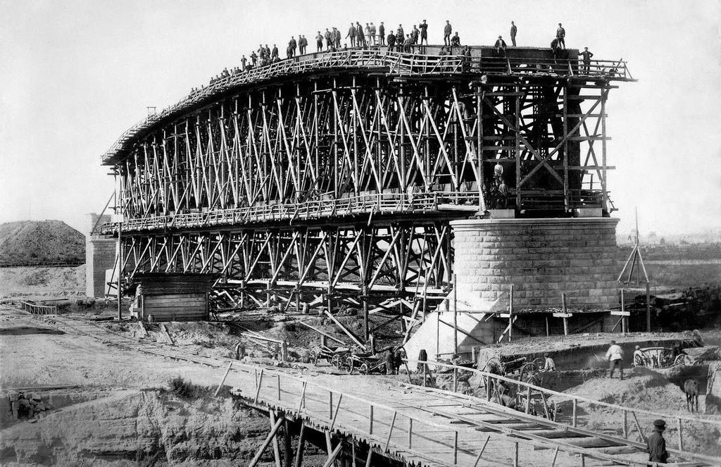 Конструкция железнодорожного моста, 1885 - 1899. Выставки&nbsp;«Ворота в Сибирь или Зауральский Чикаго», «Ни дня без стройки!» с этой фотографией. 