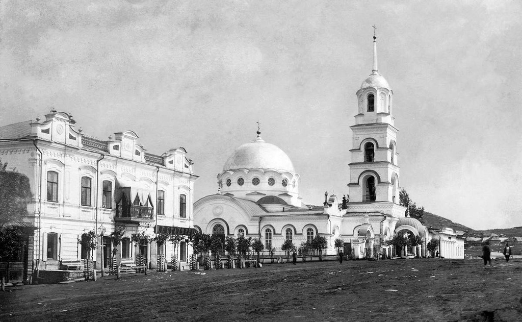 Миасский завод. Петропавловская церковь, 1900-е, Оренбургская губ., Челябинский у., г. Миасс. Каменное здание церкви было построено в 1815 году.&nbsp;Снесено в 1937 году.&nbsp;