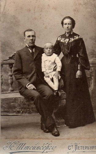 Семейный портрет, 1910 - 1914, г. Санкт-Петербург
