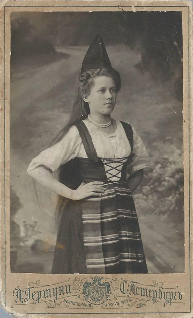 Роза София Симоновна Финне, 4 мая 1900, г. Санкт-Петербург. Выставка «Петербургские шведы» с этой фотографией.