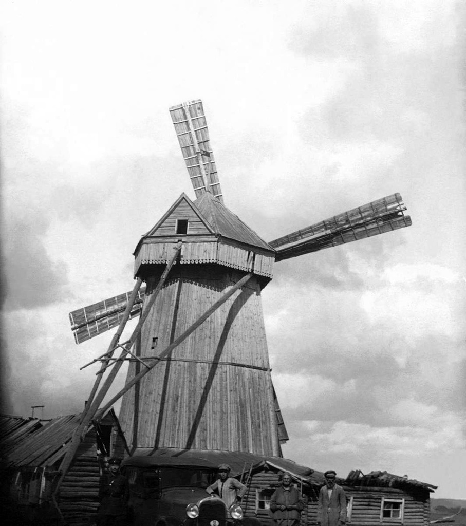 Действующая ветряная мельница, 5 августа 1929, Уральская обл., г. Троицк. Выставка «Ветряные мельницы» с этой фотографией.&nbsp;