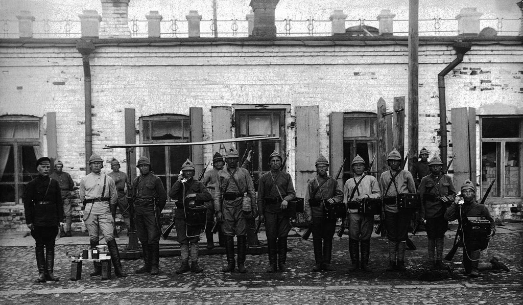 Команда связи 74 дивизиона ВОГПУ, 1923 год, г. Челябинск. Выставка «Мы новый мир построим» с этой фотографией.