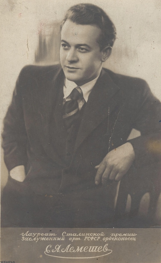 Сергей Лемешев, 1940 - 1950. Выставка «Артисты советского театра и кино» с этой фотографией.