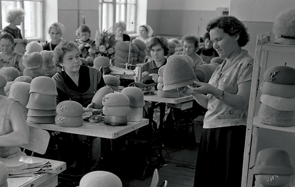 Фабрика головных уборов, 1960 - 1963, Челябинская обл.. Строительство фабрики головных уборов в Челябинске было намечено на 1962–1963 годы.