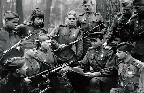 Фото "63-я гвардейская Челябинская танковая бригада. Знаменосец бригады ...