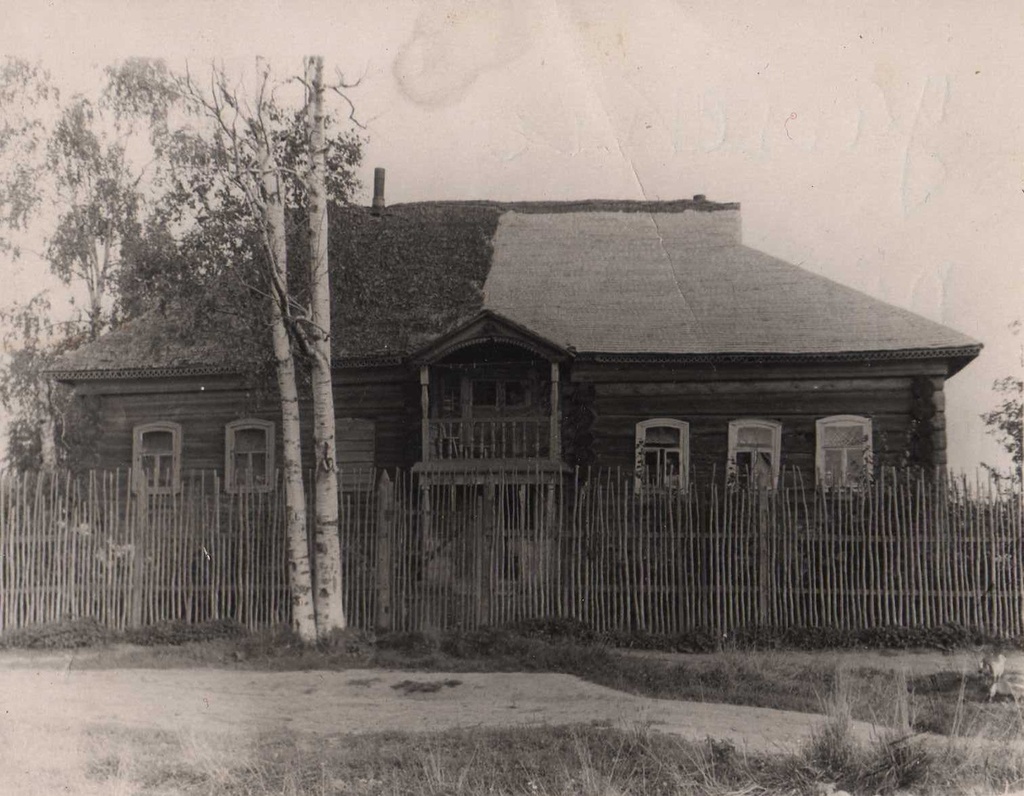Дом Беловых, 1950-е, Калининская обл., дер. Далеки. Выставка «Родом из Чудинково» с этой фотографией.&nbsp;