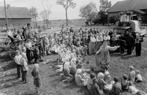 Концерт в колхозе им. Жданова, 15 августа 1952, Калининградская обл., Полесский р-н