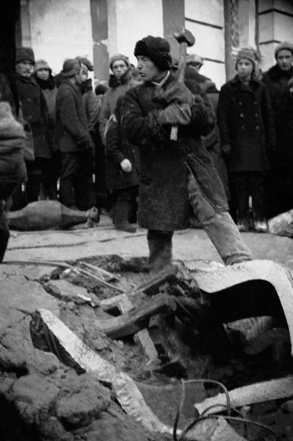 Из серии «Колокола. Сергиев Посад», 1930 год, Московская обл., г. Загорск. Ныне Сергиев Посад.