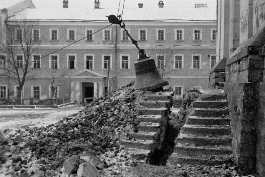 Из серии «Колокола. Сергиев Посад», 1930 год, Московская обл., г. Загорск. Ныне Сергиев Посад.