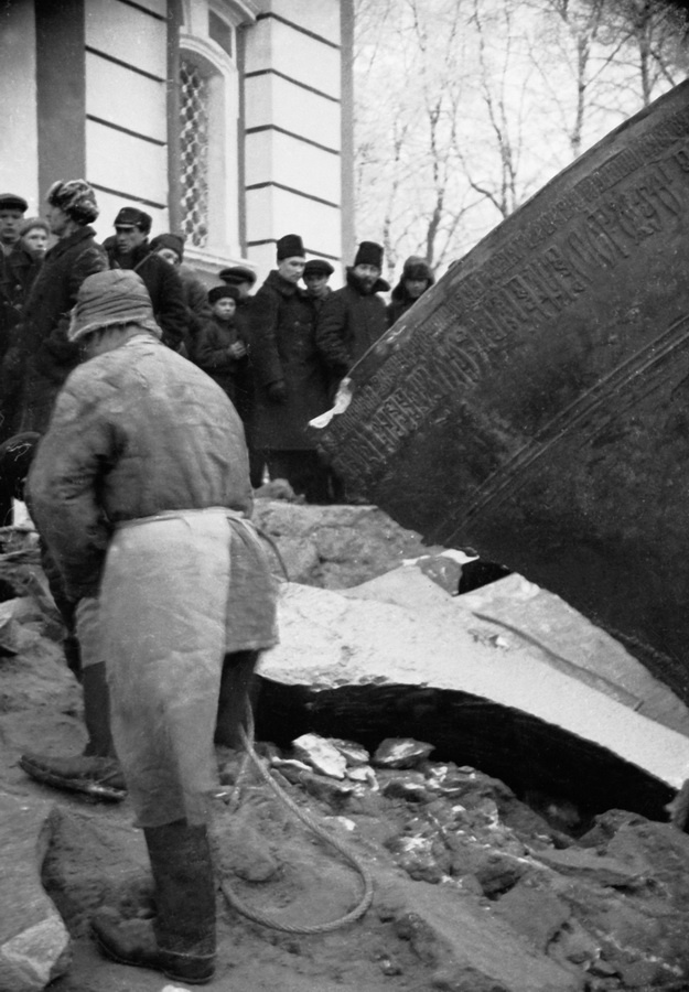 Из серии «Колокола. Сергиев Посад», 1930 год, Московская обл., г. Загорск. Ныне Сергиев Посад.