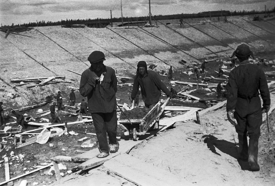 Из серии «Беломорско-Балтийский канал. Шлюз № 10», 1933 год, Автономная Карельская ССР