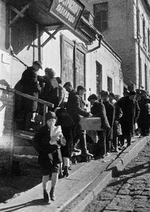 Из серии «Дальний Восток», 1931 год, Приморский край, г., Владивосток. Выставка «"С утра до ночи колокол звонит". Фотографии и дневники Михаила Пришвина» с этим снимком.