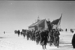 Первомайская демонстрация, 1950-е, Чукотский национальный округ, пгт. Певек. Фотография из архива Владимира Никушенко.