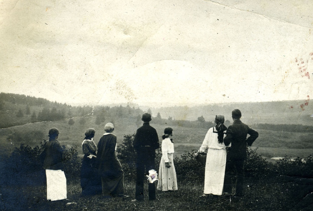 Вечерняя прогулка, 1905 - 1908. Выставка «Из частных коллекций» с этой фотографией.&nbsp;