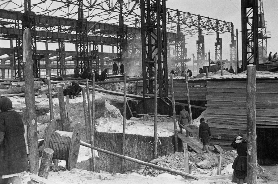 Уралмаш первая пятилетка. Уралмаш стройка первой Пятилетки. Уралмаш 1930-е годы. Уралмаш 1950. Уралмашстрой 1930.