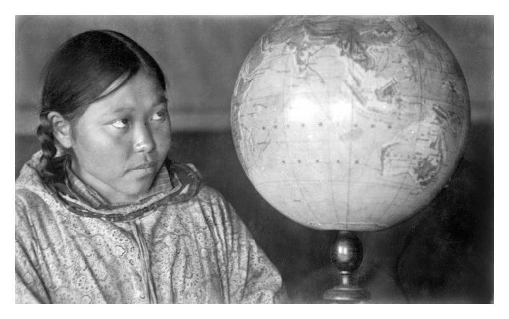Ученица Альпырахтын из поселка Наукан, 1927 - 1929, Дальневосточный край. Эскимосы азиатские.Выставки&nbsp;«В фотообъективе Кунсткамеры: повседневность»&nbsp;и «Быть девочкой» с этой фотографией. 