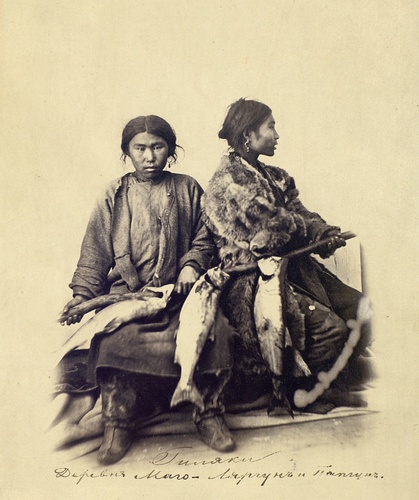 Молодые люди с уловом, 1870-е, Амурская обл.