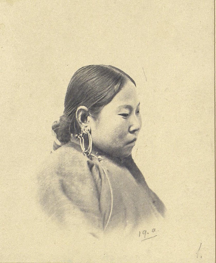 Портрет девушки (18 лет), 1870-е, Амурская обл.. Нивхи.