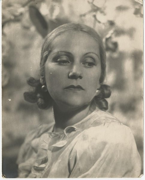 Женский портрет, 1920-е. Выставка «Макияж 1920-х» с этой фотографией.&nbsp;