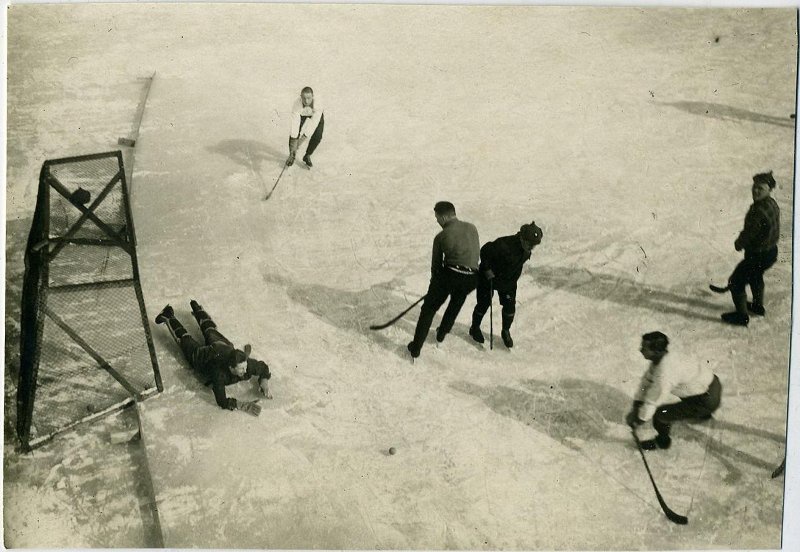 Хоккейная команда «Динамо», 1929 год. Видео «Динамо» с этой фотографией.