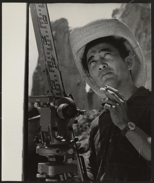 Геодезист, 1950-е. Выставка «Фотографии Марка Редькина» с этим снимком.