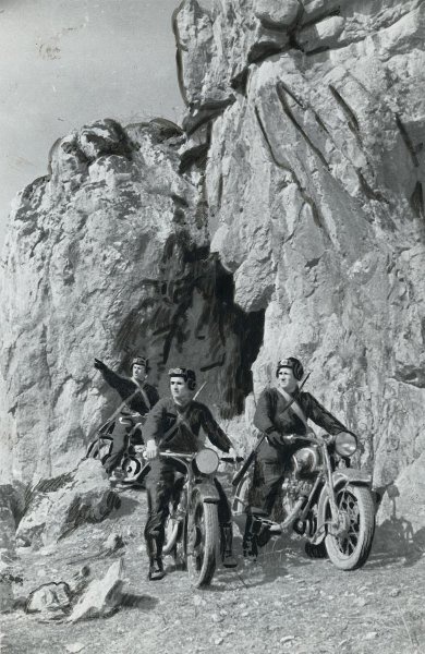 Моторазведчики на боевой операции, март 1942