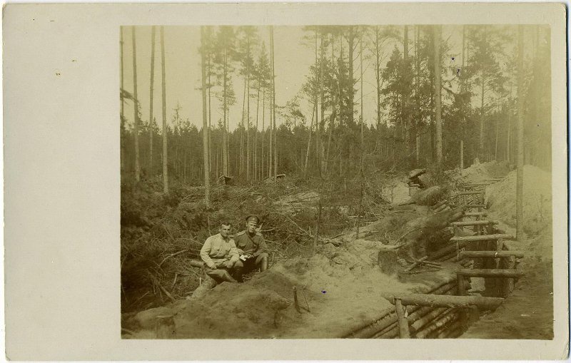 У входа в убежище, 1915 год