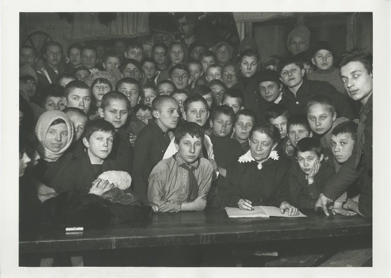 Анна Елизарова-Ульянова, сестра Владимира Ленина, в пионерском доме Замоскворецкого района, 1926 год, г. Москва