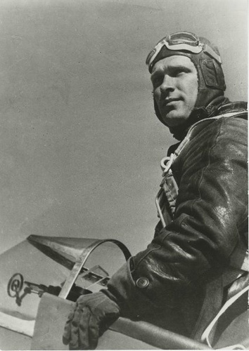 Дважды Герой Советского Союза летчик Борис Сафонов сделал наибольшее число победных вылетов, 1941 - 1942