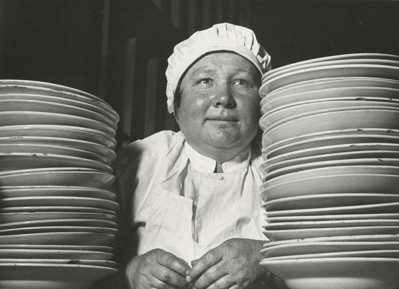 Повариха, 1930 год. Выставки: «10 лучших фотографий Марка Маркова-Гринберга» и&nbsp;«Хлопоты на кухне» с этой фотографией.