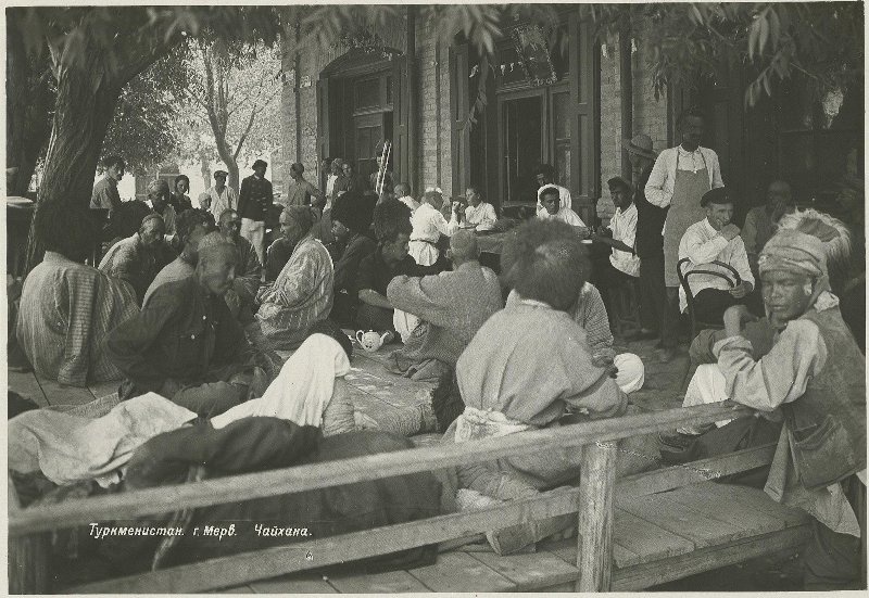 Чайхана в городе Мерв, 1928 год, Туркменская ССР, г. Мерв. Выставка «Советская несоветская Туркмения» с этой фотографией.