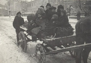 Беспризорные, 1921 - 1922. Выставка «Зима 1920-х» с этой фотографией.