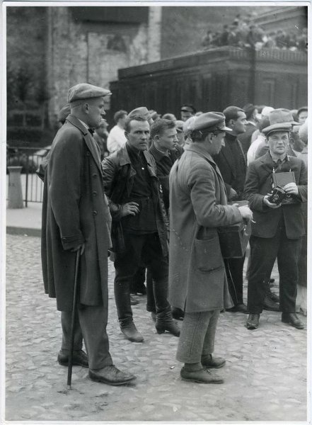 Фото "Владимир Маяковский на Красной площади", 1 мая 1928, г. Москва ...