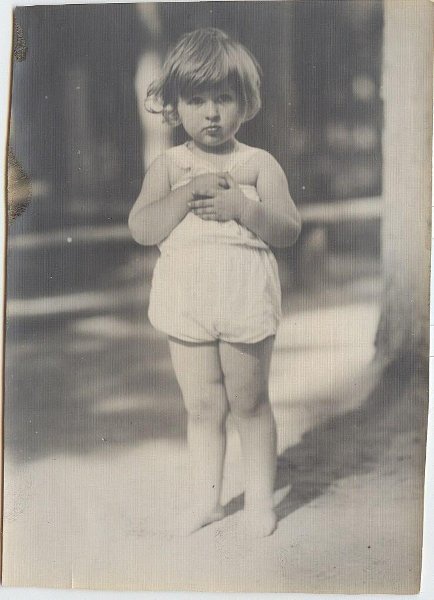 Детский портрет. Оля Морозова, 1930-е