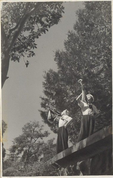 Пионерские горны, 1940-е. Выставка «Будь готов!» с этой фотографией.