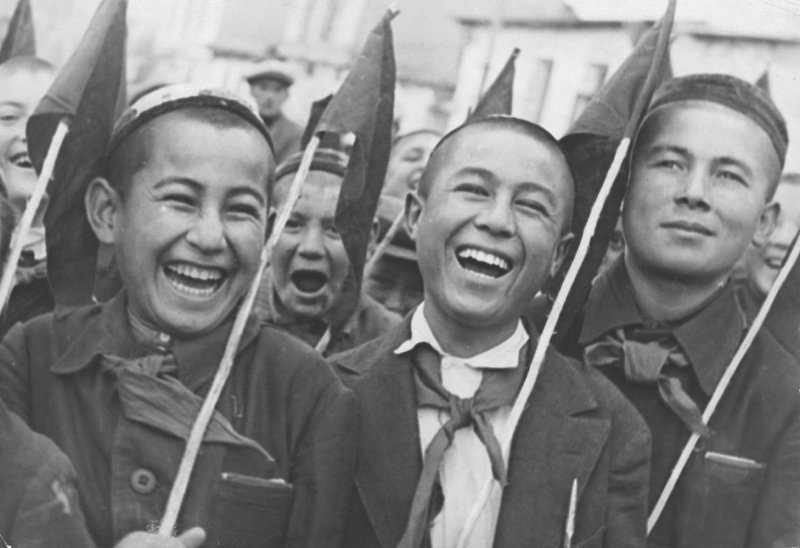 Пионеры, 1930 - 1949, Узбекская ССР. Выставка «Фотограф Макс Пенсон» с этим снимком.&nbsp;&nbsp;