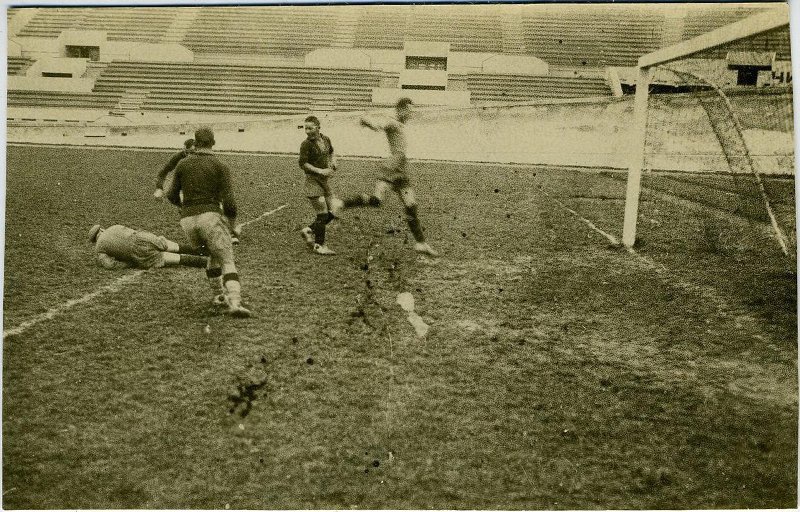 Футболисты, 1929 год. Выставка «Все на матч!» с этой фотографией.
