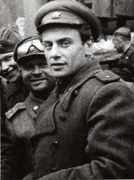 Поэт Евгений Долматовский, 1945 год. Выставка «"Сто строк…"» с этой фотографией.
