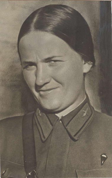 Марина Раскова, 1930-е. Выставка «Авиатриссы» и видео «Марина Раскова» с этой фотографией.