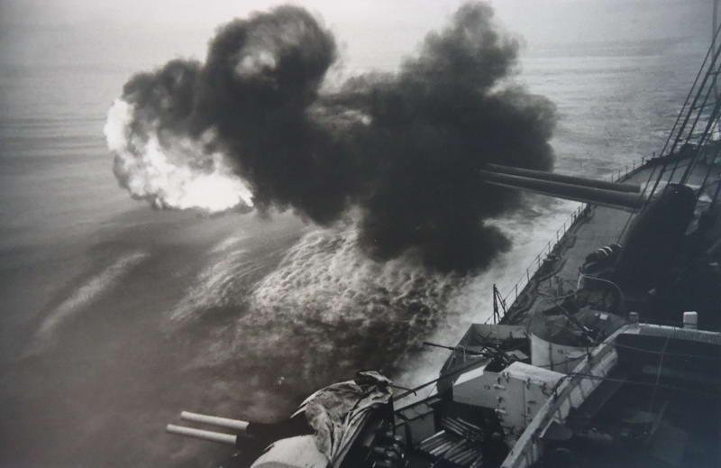Выстрел главного калибра линкора «Архангельск», 1944 год. Видео «Роберт Диамент», выставка «Фотограф Роберт Диамент»&nbsp;с этой фотографией.