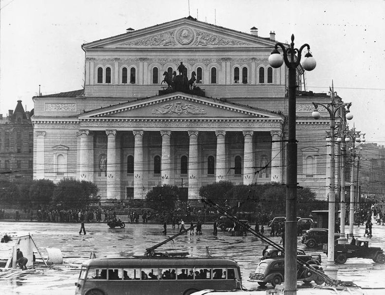 Большой театр Союза ССР, 1947 год, г. Москва. Ныне –&nbsp;Театральная площадь. Называлась площадью Свердлова в 1919–1991 годах.