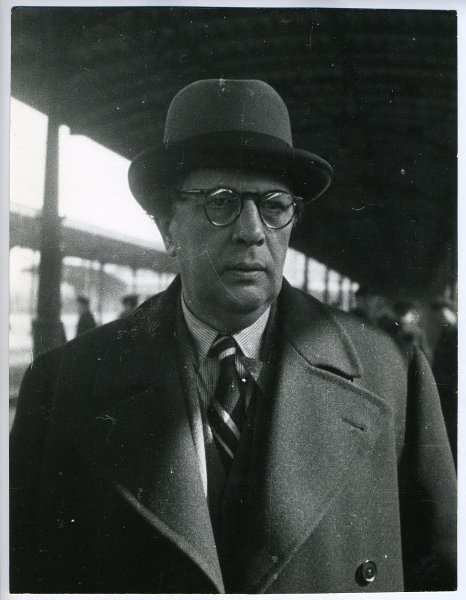 Писатель Алексей Николаевич Толстой, 1938 год. Видео «Луначарский. Интеллигент среди большевиков и большевик среди интеллигентов»,&nbsp;«Алексей Толстой» с этой фотографией.