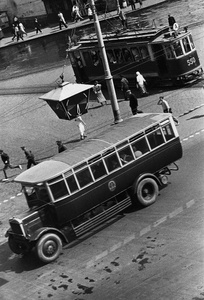 Уличное движение, 1932 год, г. Москва. Выставка «Московский автобус» с этой фотографией.