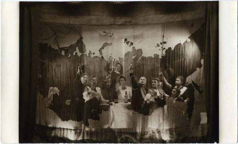 Любительский спектакль в СНХ, 1930-е. Видеовыставка «80-летие ВДНХ. "Тотальная инсталляция"» с этой фотографией.