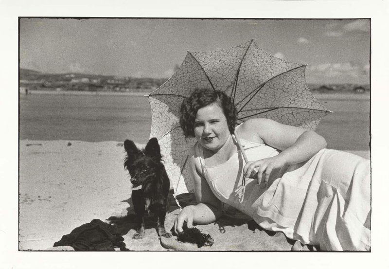 На отдыхе. Бурят-Монголия, 1938 год. Выставки:&nbsp;«Гав!»,&nbsp;«А я в воду войду»,&nbsp;&nbsp;«10 лучших пляжных фотографий», «"Каждой собаке – породистого хозяина!"»&nbsp;и «Про зонты» с этой фотографией.