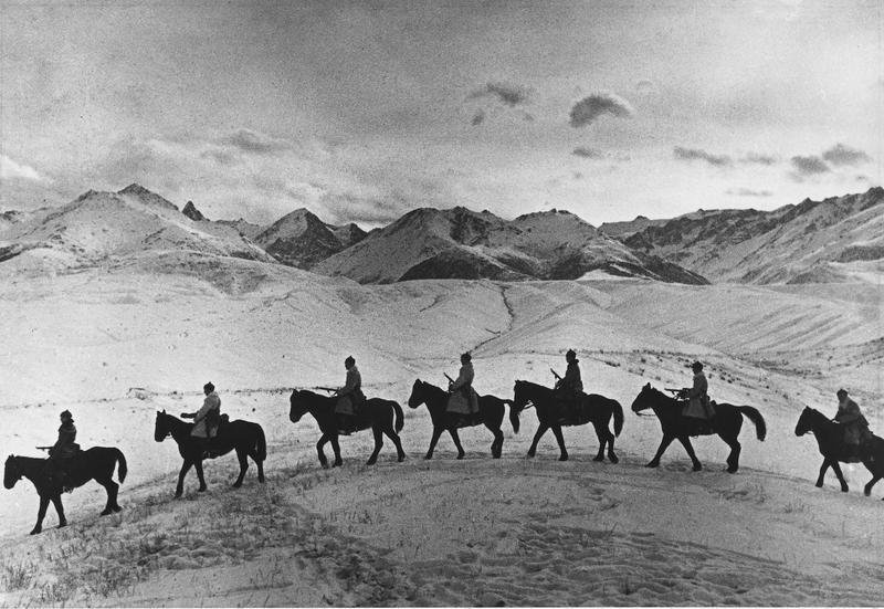 Пограничники. Тянь-Шань, 1938 год. Выставки&nbsp;«На рубежах»&nbsp;и «20 лучших фотографий Евгения Халдея» с этой фотографией.