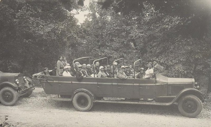 По дороге в Красную Поляну, 1936 год, г. Сочи. Выставка «Шедевры неизвестных авторов» с этой фотографией.