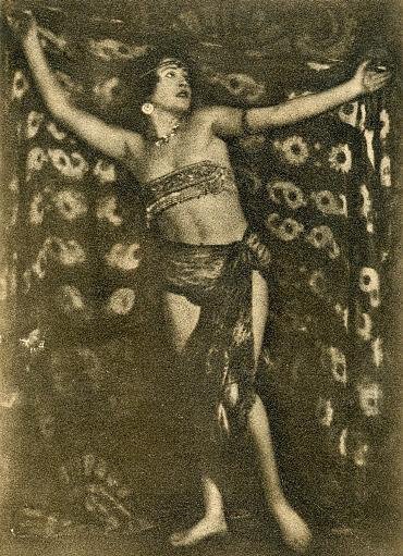 Восточный танец. Балерина Мария Песчаная, 1926 год