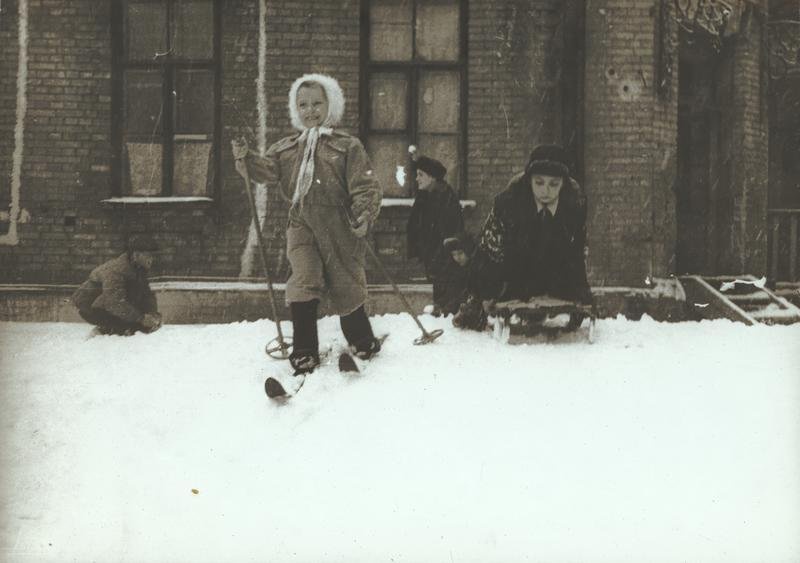 На лыжах, 1951 год, Украинская ССР, г. Днепропетровск. С 2016 года – Днепр.